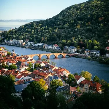 Die Alte Brücke über den Neckar in Heidelberg